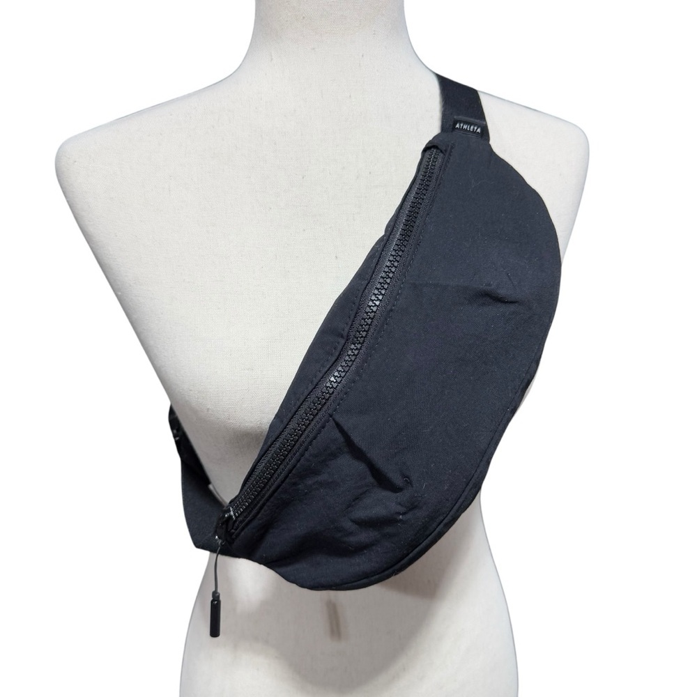 Athleta Kinetic Waist Belt Bag Nylon Black Two Pocket Card Holder Adjustable